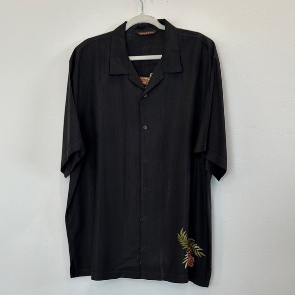 Men’s Tommy Bahama With A Twist Martini Hawaiian Tiki Shirt 100% Silk Size XL - Picture 1 of 12